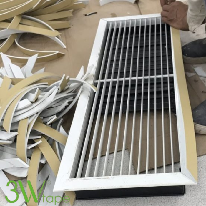 Hình ảnh lắp đặt gioăng EVA vào cửa gió